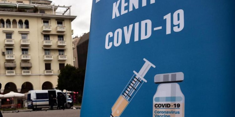 Covid, Grecia, da oggi multe a over 60 no vax