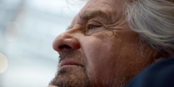 M5S, Grillo ai suoi: “Coscienza pulita, amareggiato per tempi inchiesta”
