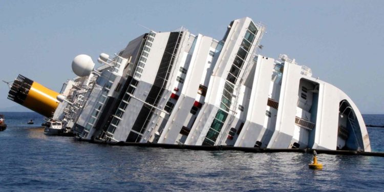Concordia, 10 anni fa il naufragio: isola Giglio ricorda vittime