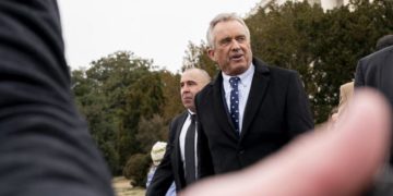 No vax, Kennedy: “Anna Frank poteva nascondersi”