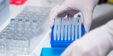 Vaccino, covid e fertilità. Studio: effetti per uomini dopo infezione