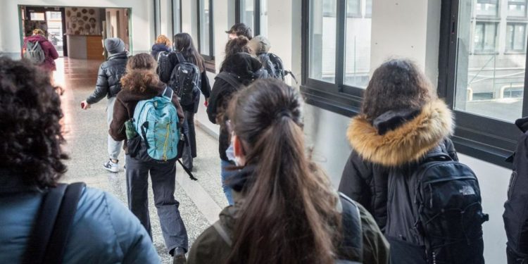 Covid e scuola, come gestire i contagi: regole e nota del Ministero