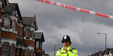 Bus contro negozio a Londra, 19 feriti tra cui bambini