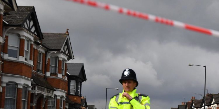 Bus contro negozio a Londra, 19 feriti tra cui bambini