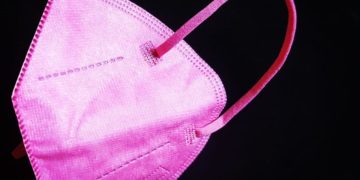 Covid, mascherine Ffp2 rosa a Polizia. Sindacato: “Indecoroso”
