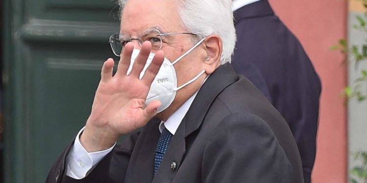 Mattarella, domenica ‘normale’ dopo bis: in dono disegno di un bambino