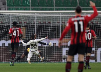 Milan-Spezia 1-2, Inter resta prima