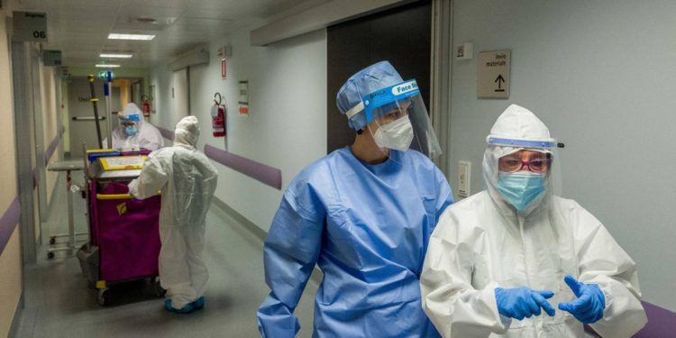 Covid oggi Piemonte, 14.350 contagi e 22 morti: bollettino 15 gennaio