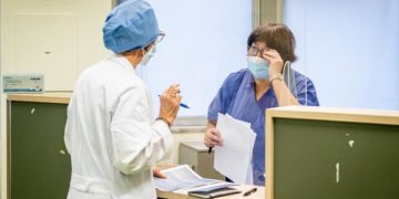 Covid Italia, Bassetti: “Picco contagi superato ma calo ricoveri lento”