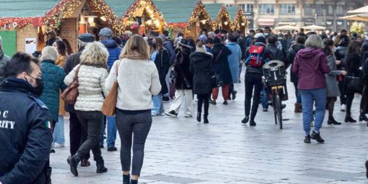 Covid oggi Italia, 141.262 contagi e 111 morti: bollettino 1 gennaio