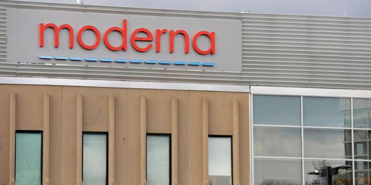 Variante Omicron e vaccino, Moderna avvia sperimentazione booster