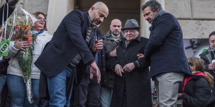 Montagnier ai no vax a Milano: “Voi salverete umanità”