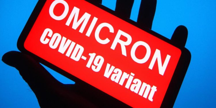 Variante Omicron, Locatelli: “Va fermata, non faremo come Londra”