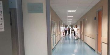 Covid, incinta ma senza molecolare: non la visitano, perde il bambino nel parcheggio