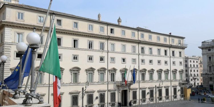 Bollette, fonti governo: misure anti-rincari rischiano di slittare