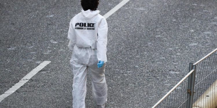 Orrore vicino Parigi, cadavere bambino trovato in valigia