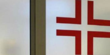 Torino, bimba di tre anni cade dal balcone: gravissima