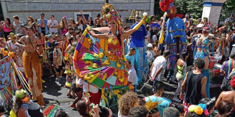 Covid oggi Brasile, cancellato carnevale di Rio