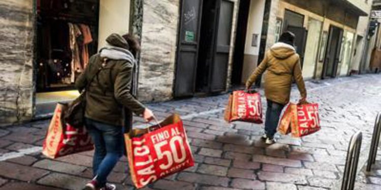 Saldi 2022 al via, quando: le date