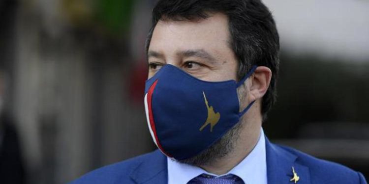 Salvini e l’articolo: “Al bagno per drogarmi? Accetto tutto ma non questo”