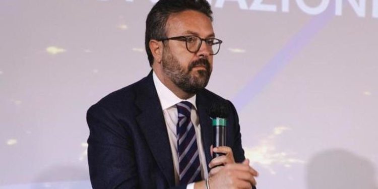 Tim, Ugliarolo (Uilcom): “Sul tavolo 100mila posti lavoro, non faremo sconti”