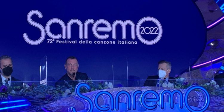 Sanremo 2022, Amadeus: “Il palco esterno sull’acqua è sogno che si realizza”