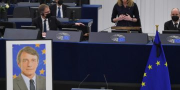 Sassoli, la commemorazione a Strasburgo: “Ha fatto la differenza”