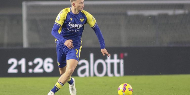 Sassuolo-Verona 2-4, poker gialloblu e tris di Barak