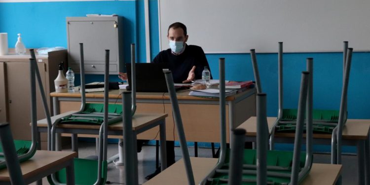 Scuola, presidi: “Previste 200mila classi in Dad entro 7 giorni”