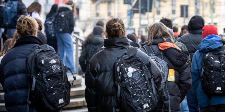Rientro a scuola e Covid, cresce il fronte della Dad