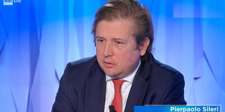 Variante Omicron Italia, Sileri: “Entro fine 2022 raggiungerà tutti”