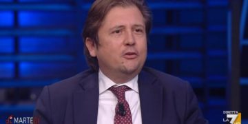 Sileri al no vax: “Vi renderemo vita difficile, siete pericolosi”