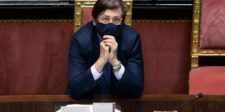 Obbligo vaccinale over 50, Sileri: “Multa 100 euro? Uno dei deterrenti”