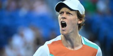 Australian Open, Sinner eliminato ai quarti: Tsitsipas in semifinale