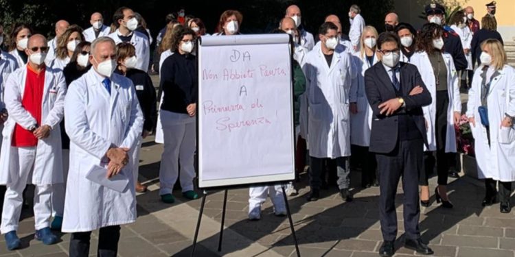 Variante Omicron 2, Vaia: “Non deve spaventarci”