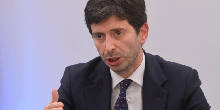 Covid Italia, Speranza: “Picco vicino, lo dice Oms”