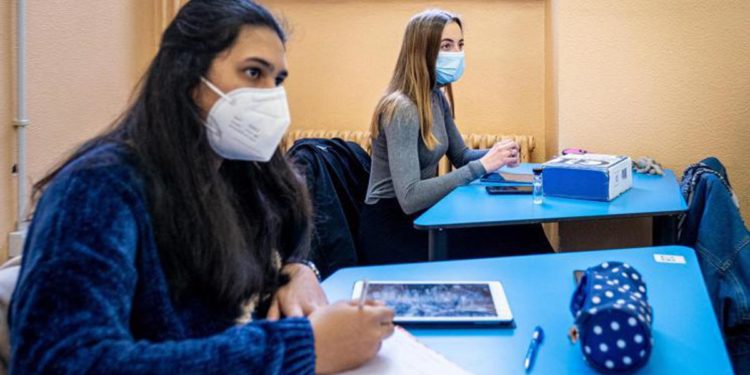 Covid scuola, Galli: “Preoccupa riapertura, non è tragedia perdere 15 giorni”