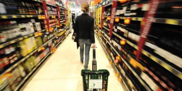 Acquisti, 209 euro la spesa media mensile delle famiglie