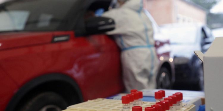 Covid oggi Lazio, 14.055 contagi e 7 morti. A Roma 6.757 casi