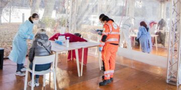Covid oggi Italia, 13 Regioni e province a rischio alto