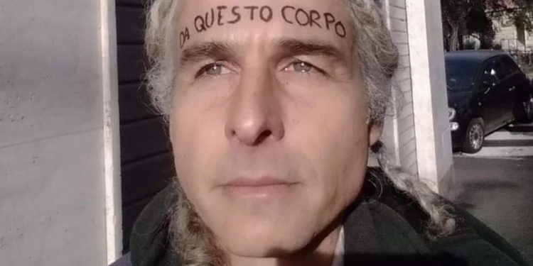 Il prof no vax Tutino: “Mio esonero per sciopero fame ha aperto varco, stanno aderendo in tanti”