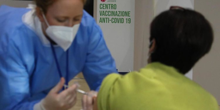 Vaccino covid Italia, 114.503.583 somministrazioni