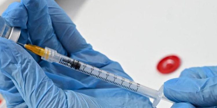 Variante Omicron, terza dose vaccino covid efficace dopo 14 giorni