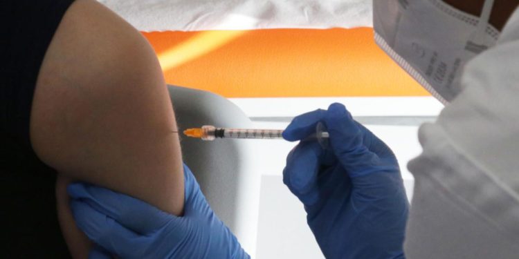 Minacce no vax, Viola sotto scorta: “Non cambio idea su vaccino bambini”