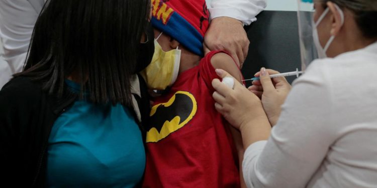 Vaccino covid e bambini 5-11 anni, i numeri nel mondo