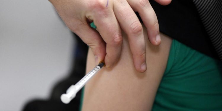 Terza dose vaccino covid 12-15 anni, prenotazioni al via