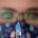 Variante Omicron, studio: quarta dose vaccino poco efficace