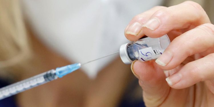 Quarta dose vaccino, Israele comincia con sanitari e over 60