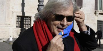 Quirinale, la ‘pesca’ di Sgarbi: “Oggi altri 5 voti per Silvio, è andata bene”