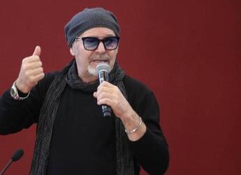 Vasco Rossi e il nuovo codice della strada: “Se fumate canna potete essere arrestati anche dopo una settimana”